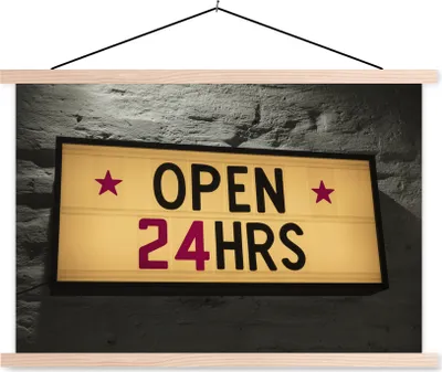 Produktbild von MuchoWow® Textilposter Nahaufnahme eines Schildes mit der Aufschrift "24 Stunden geöffnet". 60x40 cm mit holzfarbenen Rahmen - Bilder