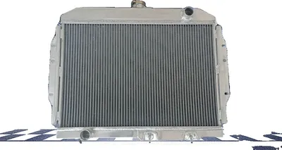 Produktbild von AMC V8 Aluminiumkühler, präzise Passform für klassische Modelle, effiziente Getriebe-Kühlung, langlebiges und leichtes Design