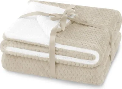 Produktbild von Kuscheldecke Tagesdecke 130 x 180 cm Beige Wohndecke Sofadecke Decke XXL 400 GSM Shleepy