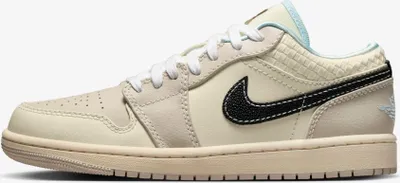 Zdjęcie produktu dla Nike Wmns Air Jordan 1 Low Se - sanddrift/black-muslin-glacier blue, rozmiar:12