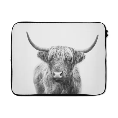 Produktbild von MuchoWow® Laptop Hülle 17 Zoll Laptoptasche Schottischer Highlander - Tiere - Hörner - Schwarz und weiß - Zipper - Schutzabdeckung