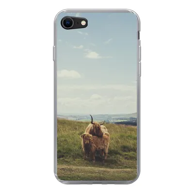 Produktbild von MuchoWow® Handyhülle Schutzhülle Hülle für iPhone 8 Schottische Highlander - Gras - Wolken - Tiere Silikon Softcase Handy Hülle - Schutzhaube