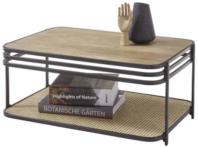 Couchtisch BOMI mit rechteckiger Mangoholz-Platte, schwarzem Metallgestell und Rattan-Ablage, Gesamtansicht von oben.