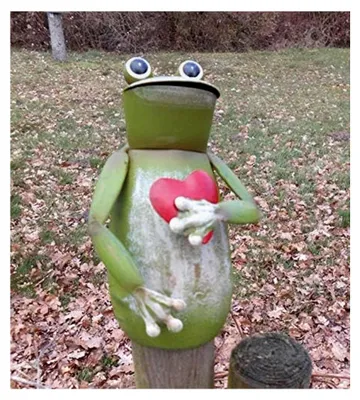Produktbild von Zaunfigur Frosch mit Herz als Gartendekoration aus Eisen in grün-rot