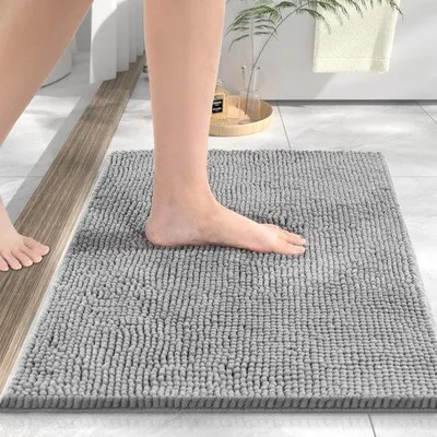 Productafbeelding van Ibenzoa® Zachte chenille badmat 40x60 cm – Lichtgrijs, 1 cm chenillevezels, sneldrogend polyester, antislip en wasbaar
