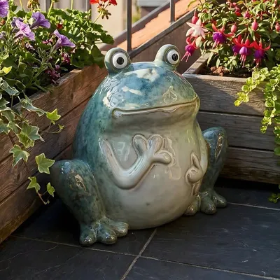 Produktbild von Dekofigur "Frosch" aus Porzellan, glänzend grün, 17 cm hoch, Outdoor Gartendeko, Froschfigur für draußen