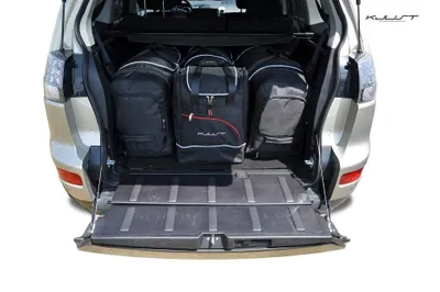 Obrázek produktu pro Sada cestovních tašek Mitsubishi Outlander 2005-2012