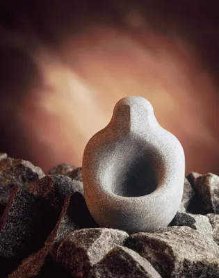 Produktbild von Hukka Design Aromaschale Löylynhenki Saunageist aus Speckstein für Saunadüfte und Aufgüsse