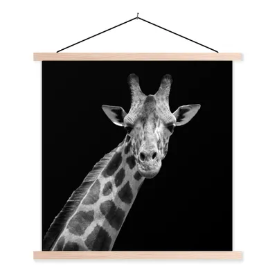 Produktbild von MuchoWow® Textilposter Giraffe - Wildtiere - Schwarz-Weiß - Porträt 60x60 cm mit holzfarbenen Rahmen - Wanddekoration