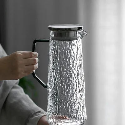 Obrázek produktu pro Skleněná karafa o objemu 1,5 litru s víkem, vhodná pro nápoje