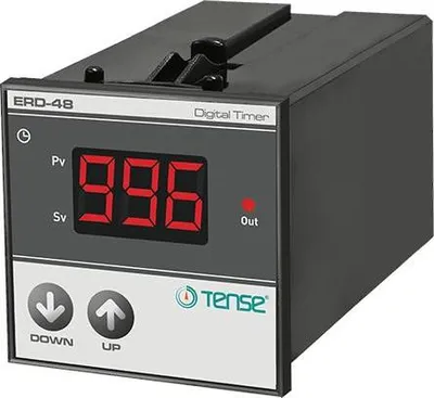 Produktbild von Zeitrelais 48x48mm mit Einschaltverzögerung, zyklischer Relaisfunktion und LED-Anzeige für Schalttafelmontage 230VAC