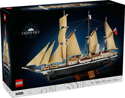 The box for a Lego set depicting the ship Endurance.