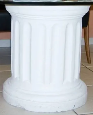 Produktbild von Casa Padrino Barock Sockel Weiß Ø 48 x H. 59 cm - Prunkvoller Gartensockel im Barockstil - Runder Gartendeko Stein Sockel - Barock Garten & Terrassen Deko Accessoires