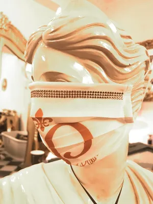 Produktbild von Casa Padrino Bling Bling Maske Weiß / Gold - CP Maske mit goldenen Glitzersteinen