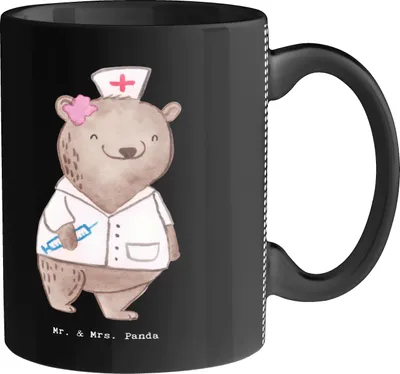 Produktbild von Mr. & Mrs. Panda Kaffeebecher Medizinische Fachangestellte Herz - Schwarz - Geschenk, Teetasse, Krankgeschrieben, Kaffeetasse, Arzthelferin, haferl, Krankenhaus, Becher