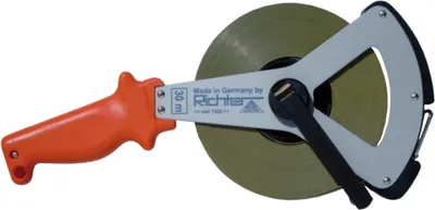 Produktbild von Richter Maßband 100m - Stahlbandmaß mit umklappbarer Kurbel & robustem eloxiertem V-Ramen, Genauigkeit II Bandmaß 100m ideal für Baustellen, weiß lackiert