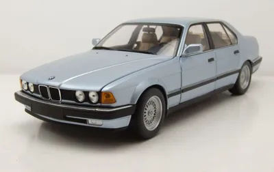 Produktbild von Minichamps 100023008 BMW 7er 730I E32 1986 hellblau metallic 1:18