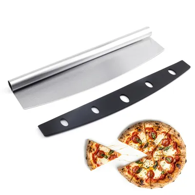 Immagine prodotto di Tagliapizza a mezzaluna in acciaio inox da 35 cm con coprilama incluso