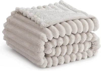 Produktbild von Decke RUIKASI Fleece-Überwurfdecke, 150 x 200 cm, Bettdecke 90 cm, große Decke für Sofa, Flanell, extra weich, warm, Beige, 100 % Mikrofaser, Flanelld
