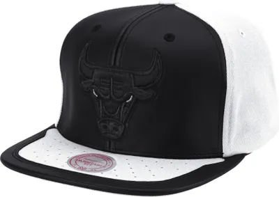Immagine prodotto di Cappelli Mitchell & Ness Nba Chicago Bulls Day One Snapback Bulls 6HSSMM19224CBUWHBK