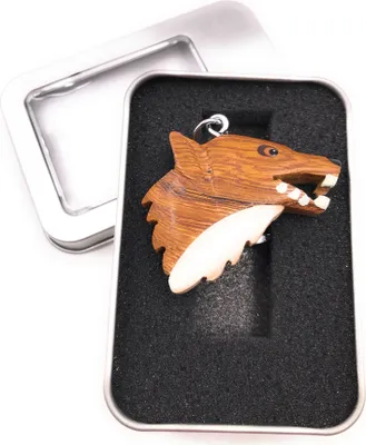 Produktbild von Schlüsselanhänger Holz Wolfkopf gefährlich Tier Raubtier Hund Rudeltier Huftier Anhänger in Geschenkbox