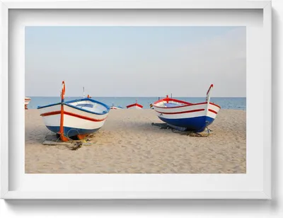 Produktbild von Boote am Strand– Wandbild mit Rahmen – Gerahmtes Bild  – Wanddekoration – 70x50 cm –  Weiß Rahmen