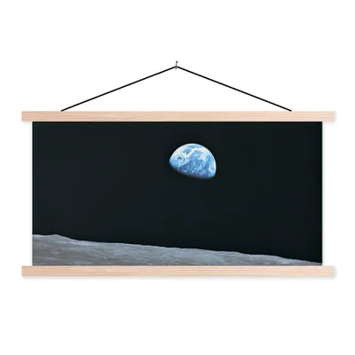 Produktbild von MuchoWow® Textilposter Die Erde vom Mond aus 120x60 cm mit holzfarbenen Rahmen - Klemmleiste