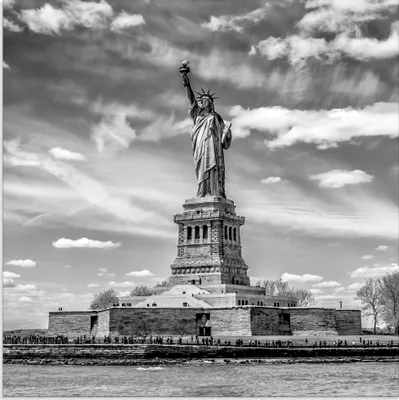 Produktbild von ARTland Glasbild New York City Freiheitsstatue Größe: 20x20 cm