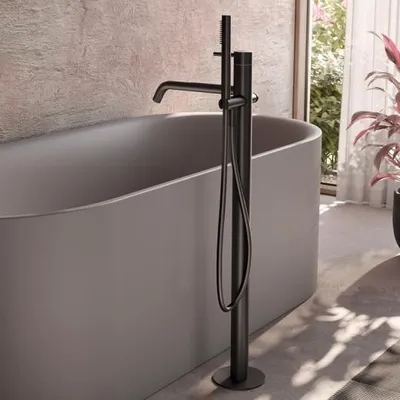 Produktbild von Herzbach DEEP BLACK Wanneneinlaufsäule Schwarz matt