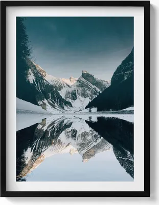 Produktbild von Blick auf einen Bergsee im Winter– Wandbild mit Rahmen – Gerahmtes Bild  – Wanddekoration – 60x80 cm –  Schwarz Rahmen