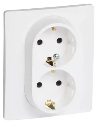Image de Prise combinée Sur un sokel Einsat avec 2x ALPINWEISS Prise combinée encastrée 2x Blanc