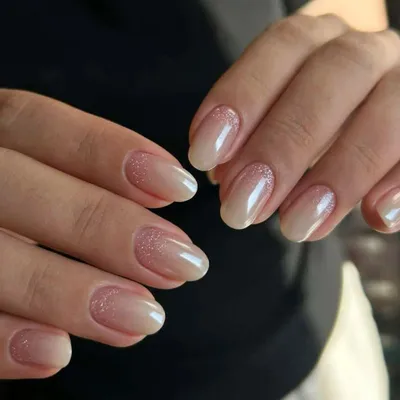 Image de Ongles artificiels, forme amande, couleur rose pâle avec dégradé blanc, paillettes, lot de 24 pièces