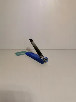 Produktbild von Nagelknipser mittelgroß mit praktischem Auffangbehälter