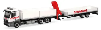 Produktbild von Herpa 320665 - 1:87 MB Actros M Baustoff-LKW mit Kran und Tieflade-Anhänger STRABAG