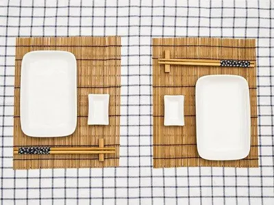 Produktbild von Famanu Sushi Set für Sushi-Gerichte - Geschenkbox mit Essstäbchen