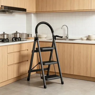 Produktbild von 3 Stufen Trittleiter,Kompaktes Klappleiter Für Erwachsene,rutschfeste Kunststoff Pedale,Multifunktionale Tritthocker bis 100kg,für Küche,Garage & Büro