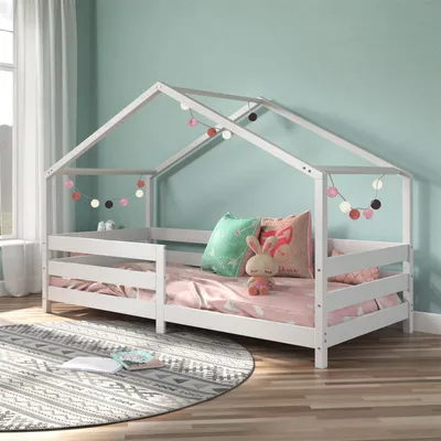 Produktbild von Hausbett RENA aus massiver Kiefer in weiß, schönes Montessori Bett mit Rausfallschutz, stabiles Kinderbett in 90 x 200 cm