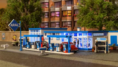Produktbild von Kibri 38541 - H0 ARAL Tankstelle - Neu