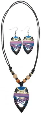 Produktbild von Schmuck - Set aus Halskette und Ohrringen