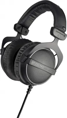 Produktbild von Beyerdynamic DT 770 PRO 250 OHM Black Limited Edition - uzavřená studiová sluchátka