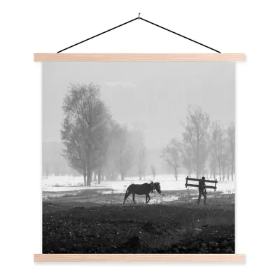 Produktbild von MuchoWow® Textilposter Pferd - Bauernhof - Schnee 120x120 cm mit holzfarbenen Rahmen - Textil-Poster