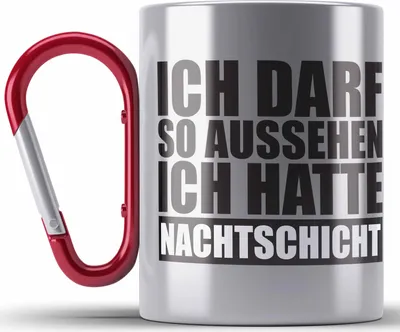 Produktbild von Trendation -  Ich Darf So Aussehen Ich Hatte Nachtschicht Edelstahl Tasse Karabiner mit Spruch Geschenk Kollege (Rot)
