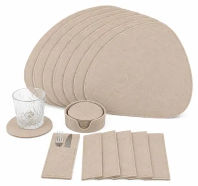 Produktbild von Filz Platzsets Oval, Platzdeckchen abwaschbar, Tischuntersetzer Filzmatten 26er Set mit Hülle Besteckhülle Untersetzern (beige), KI-generiertes Bild