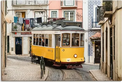 Produktbild von ARTland Leinwandbild Straßenbahn in der Altstadt von Lissabon Größe: 60x40 cm