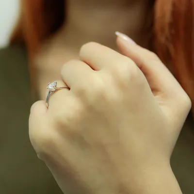 Immagine prodotto di anello con diamante solitario da 0,42 carati in oro bianco 14 carati