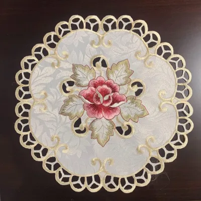 4er-Set Blumenstickerei-Tischsets, rund, 20 cm, gold