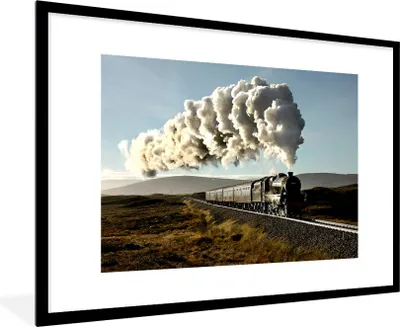 Produktbild von MuchoWow® Gerahmtes Poster Ein Dampfzug über eine Brücke mit der grünen Landschaft 90x60 cm - Poster mit Schwarzem Bilderrahmen Wandposter Rahmen Foto Bilder - Wanddekoration - Fotos