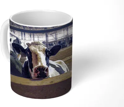 Produktbild von MuchoWow® Tasse Kaffeetasse Kaffeebecher 350 ml Kuh - Stall - Bauernhof Teetasse - Fototasse - Becher - Keramikbecher - Teebecher - Kaffeetasse - Bürotasse