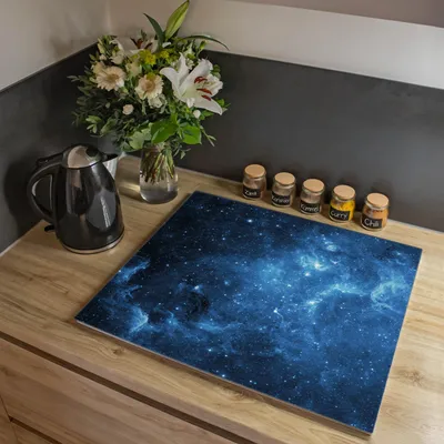 Zdjęcie produktu dla Jednoczęściowa płyta pokrywająca kuchenkę Banjado o wymiarach 60 x 52 cm z gumowymi podkładkami dystansowymi, szkło bezpieczne ESG z motywem wszechświata [HAP1 10437]