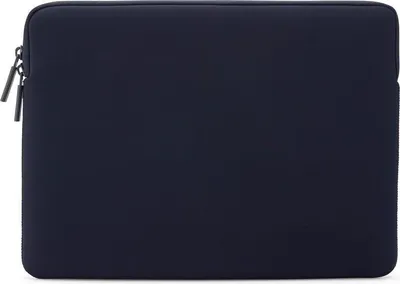 Productafbeelding van Pipetto Classic Fit Sleeve V2, donkerblauw - geschikt voor Macbook 13/14